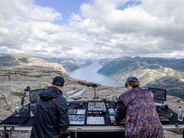 Einmusik b2b Jonas Saalbach live at Preikestolen in Norway for