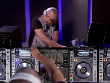 Roger Sanchez – DJsounds Show 2013