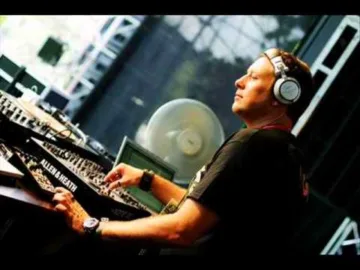 Umek – Time Warp Compilation Vol.04 (2004)