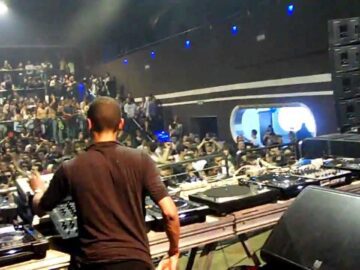 Jeff Mills play  The Bells  ultimo disco